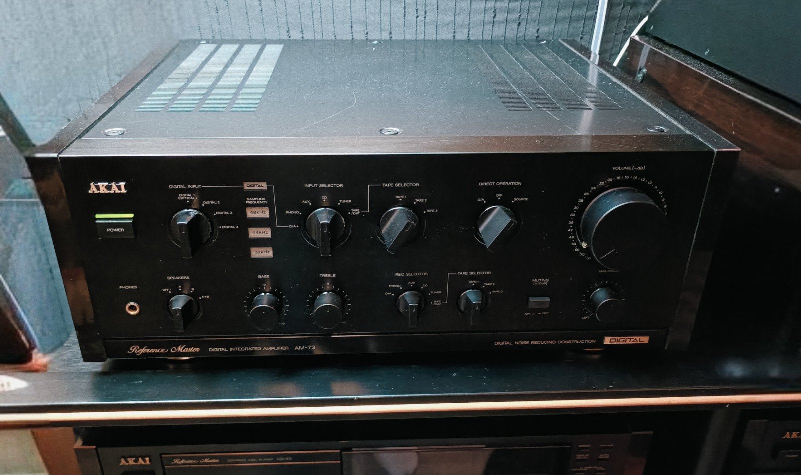 AKAI AM-73 REFERENCE SERIE Versterker uit 1987, Ophalen of Verzenden, 60 tot 120 watt, Overige merken