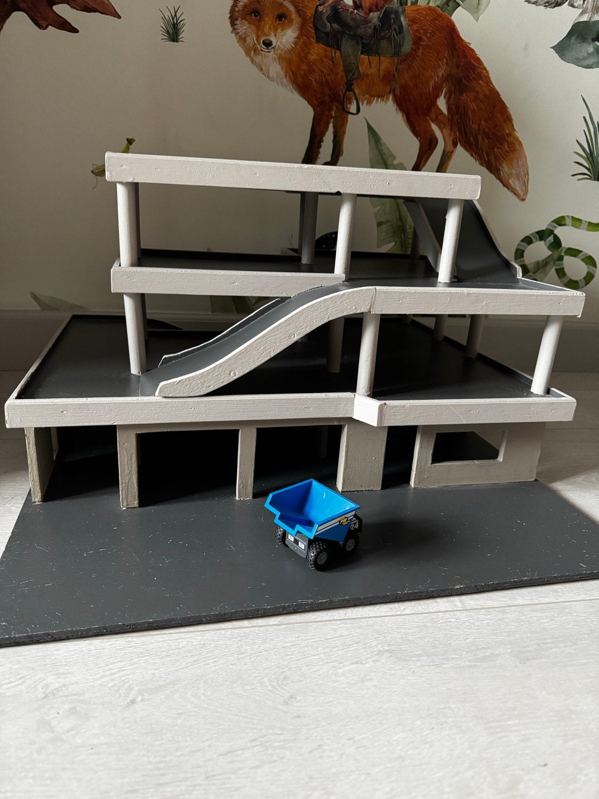Houten parkeergarage - zelf geverfd, Ophalen, Gebruikt