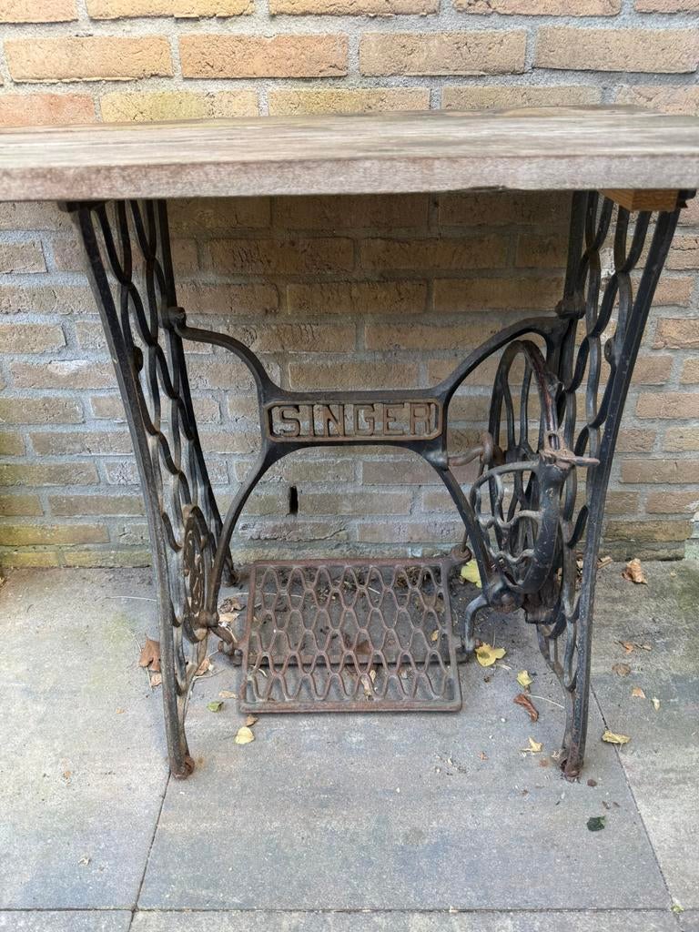Singer tuintafel bijzettafel (originele naaimachine aanwezi), Ophalen of Verzenden, Rond, Hout