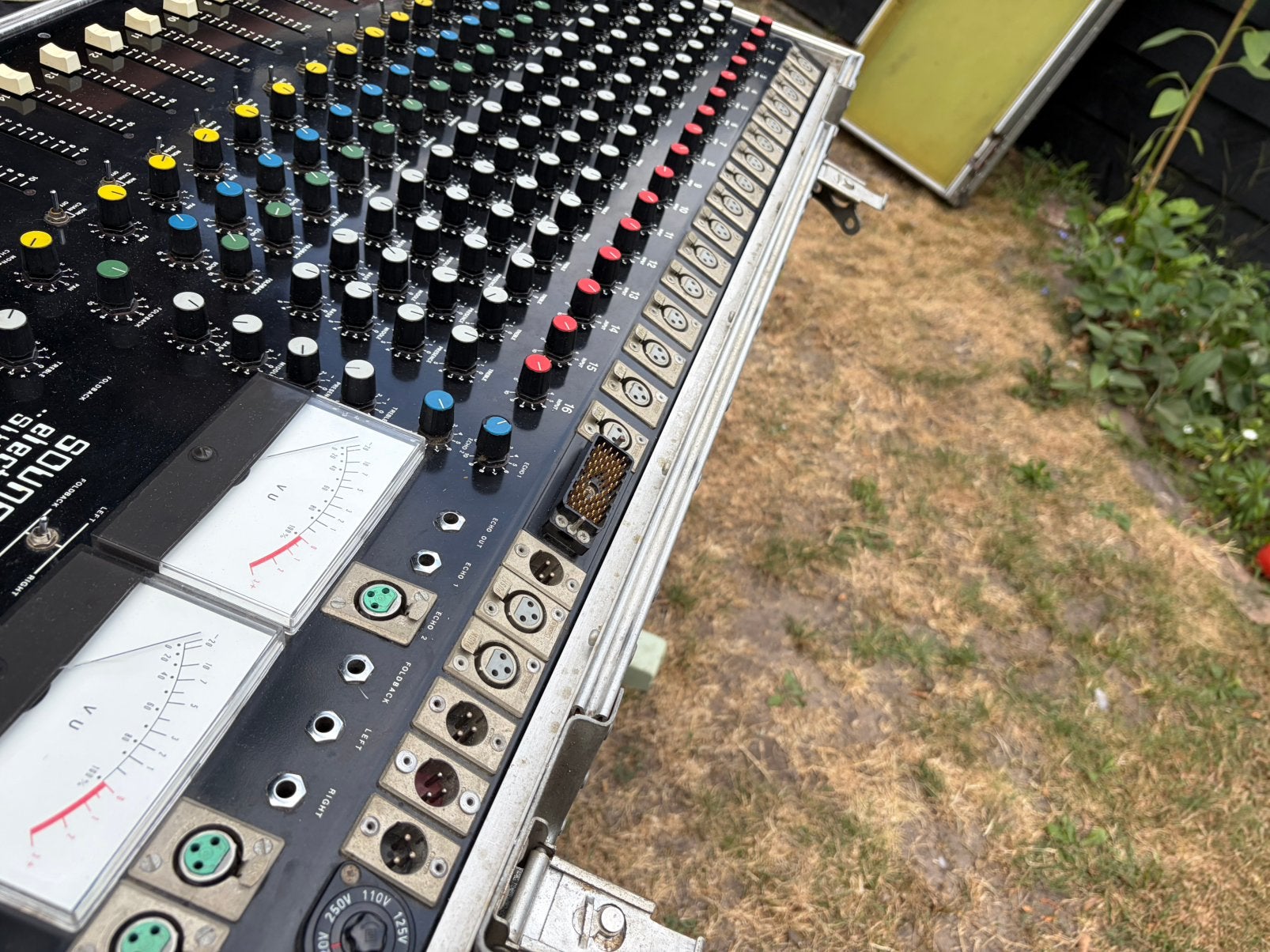 Soundcraft sixteen into two, Muziek en Instrumenten, Mengpanelen, Ophalen, Zo goed als nieuw, 20 kanalen of meer