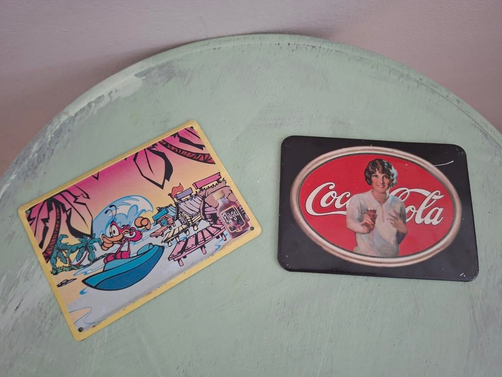 2 metalen wandplaatjes Flügel & Coca-Cola., Ophalen of Verzenden, Gebruiksvoorwerp