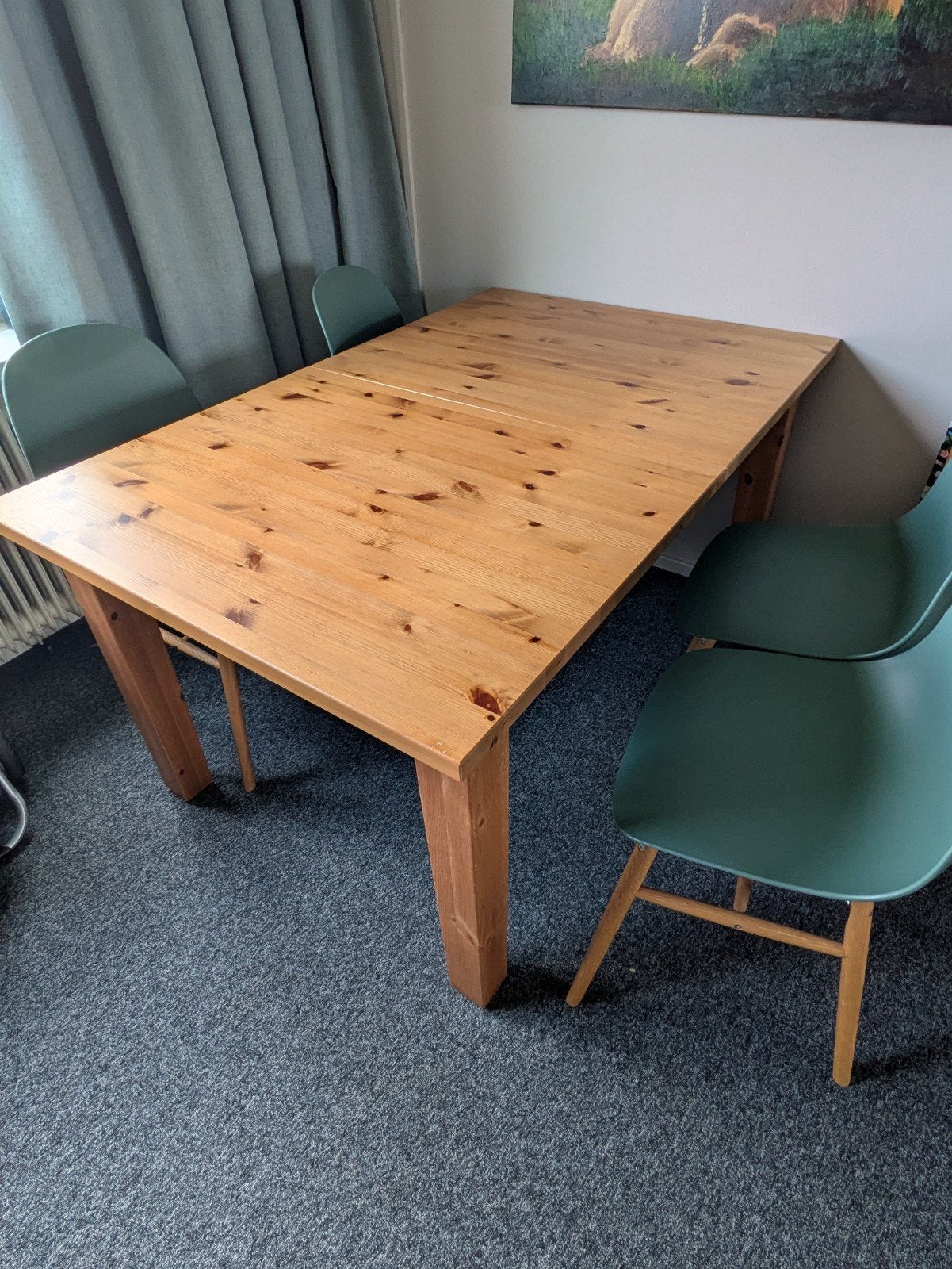Ikea grenen eettafel met 4 kunststof kuipstoelen, Huis en Inrichting, Tafels | Eettafels, Ophalen, Gebruikt, 100 tot 150 cm, 50 tot 100 cm