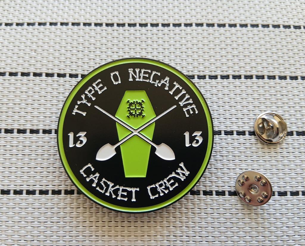Type O Negative mooie casket crew pin speld badge   n1, Verzenden, Nieuw, Overige typen