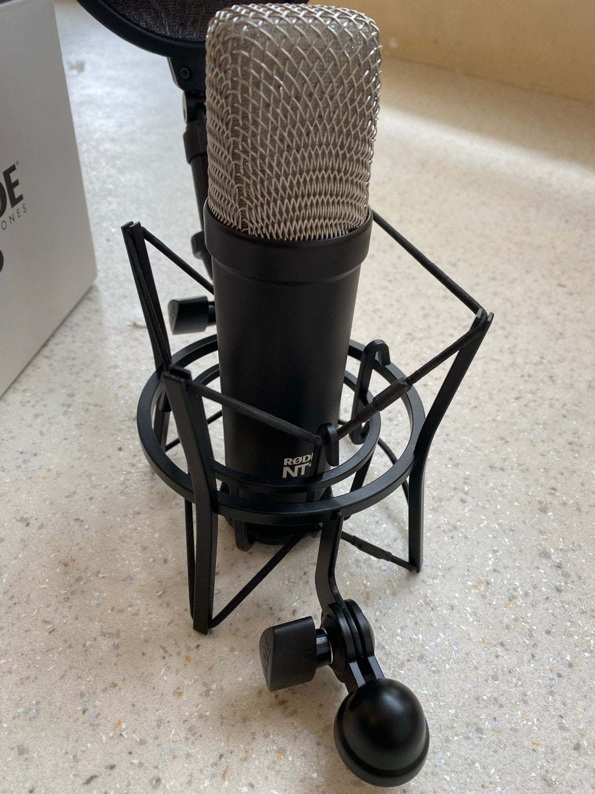 Rode NT1 Studiomicrofoon met Shockmount en Popfilter, Verzenden, Zo goed als nieuw, Studiomicrofoon