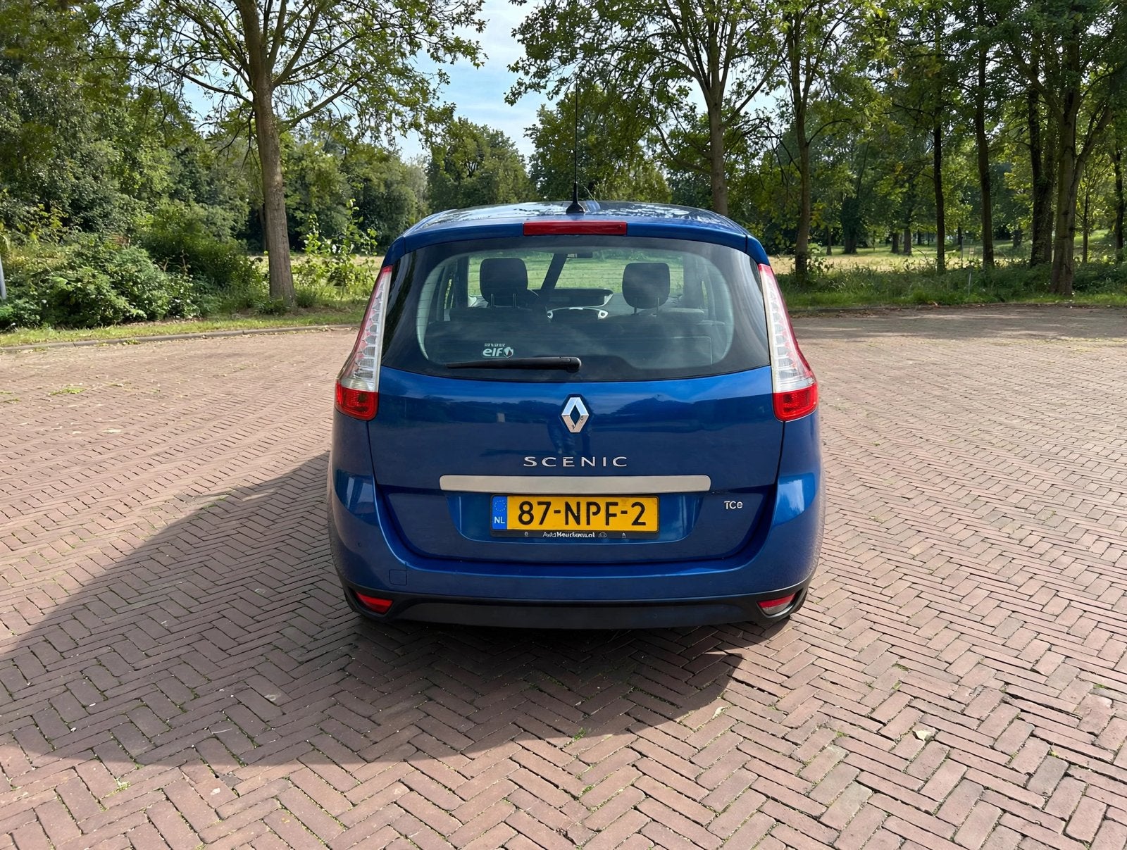 Foto 11 van Renault Grand Scenic 1.4 TCE 7P 2010 Blauw