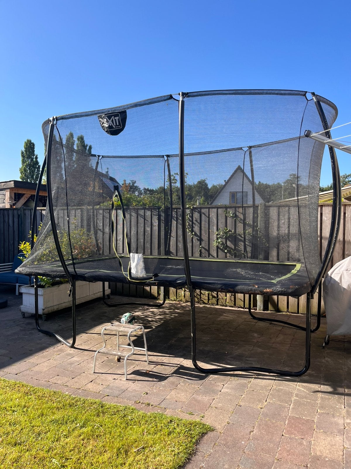 Exit trampoline, Ophalen, Zo goed als nieuw