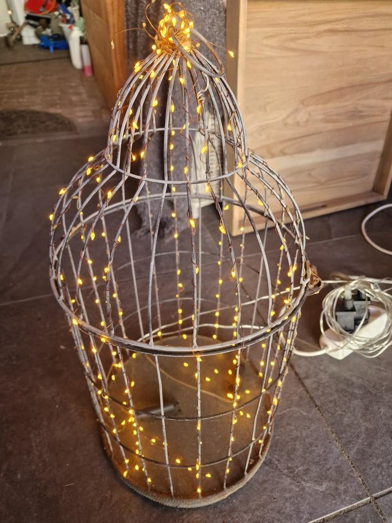 Decoratieve vogelkooi met sfeervolle lichtjes, Huis en Inrichting, Woonaccessoires | Overige, Ophalen, Gebruikt, Grijs, Metaal