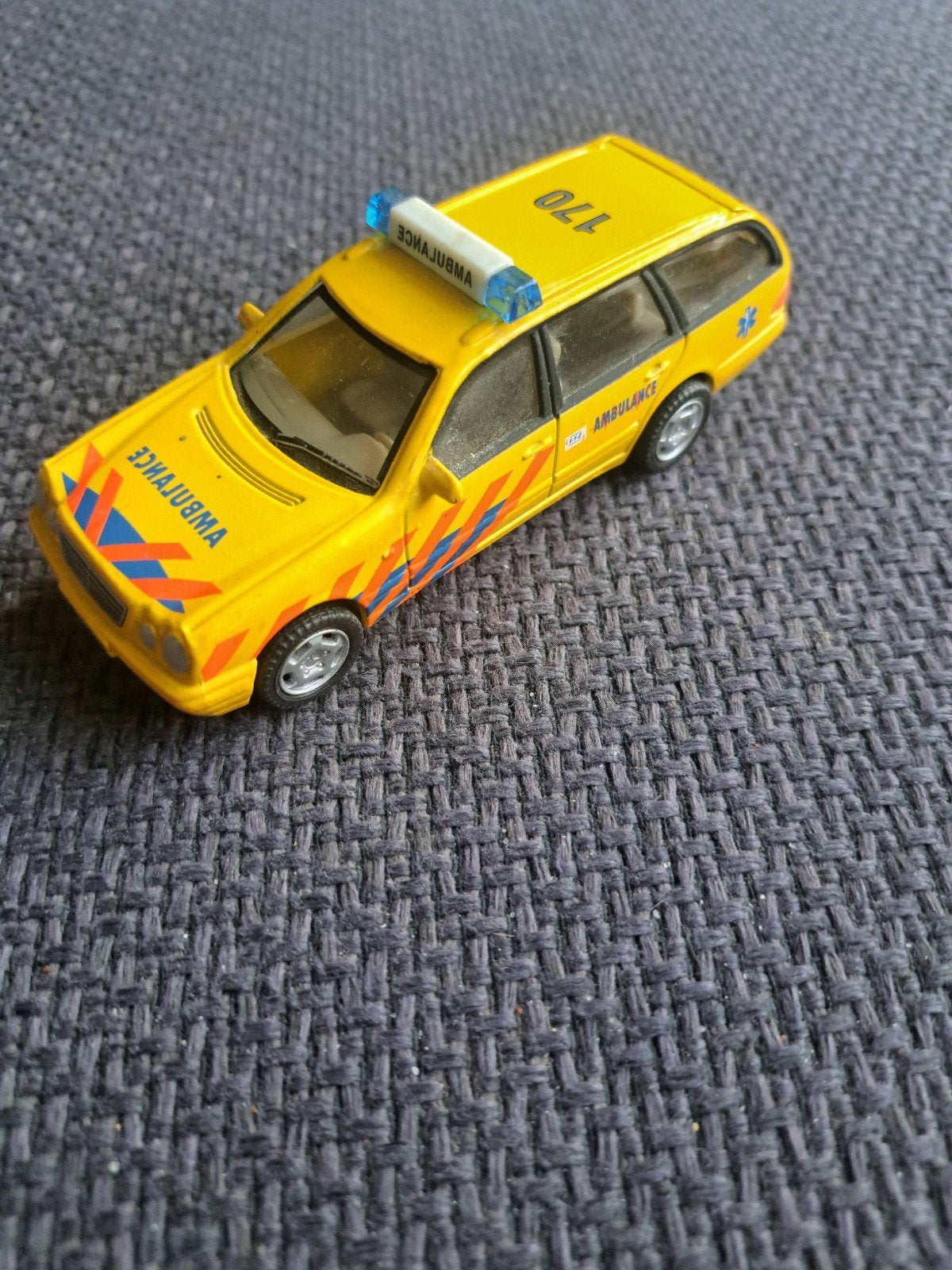 Hongwell Mercedes benz ambulance, Gebruikt, Auto, Ophalen of Verzenden, N.b