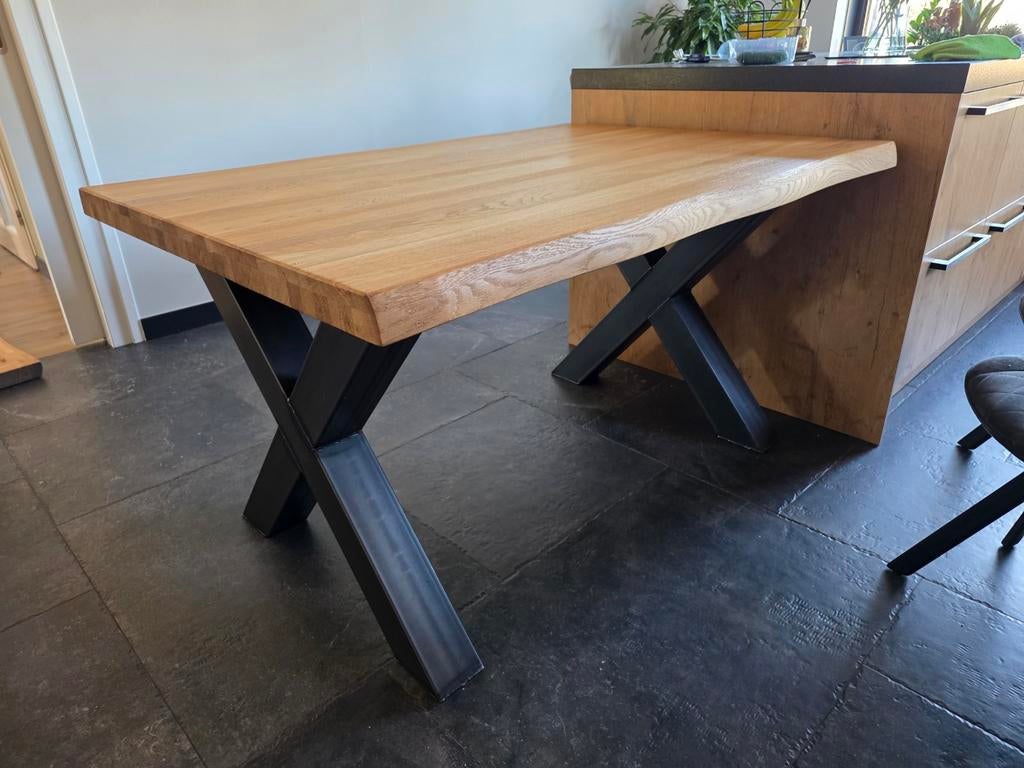 Eikenhouten eettafel met metalen X-poten 140x100cm, 100 tot 150 cm, Industrieel, Modern, Zo goed als nieuw, Rechthoekig