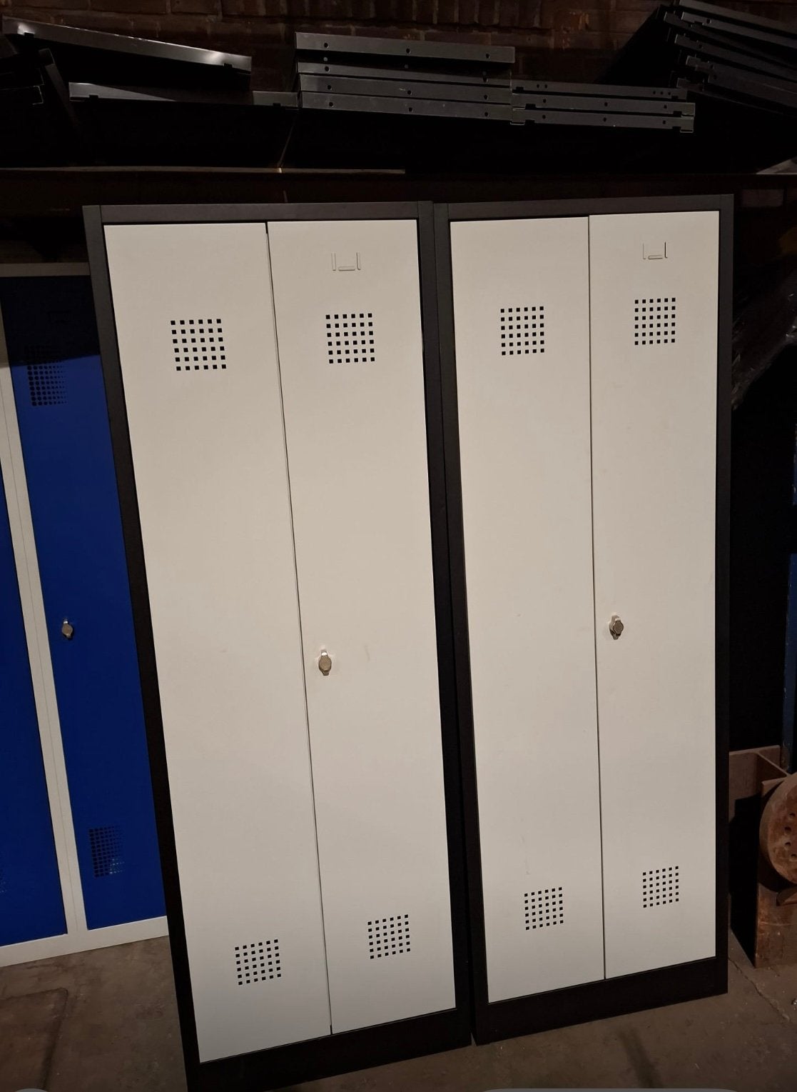 Aanbieding: grote partij 2 deurs lockerkasten , zwart/wit, Ophalen, Gebruikt, Metalen lockerkasten, 50 tot 100 cm