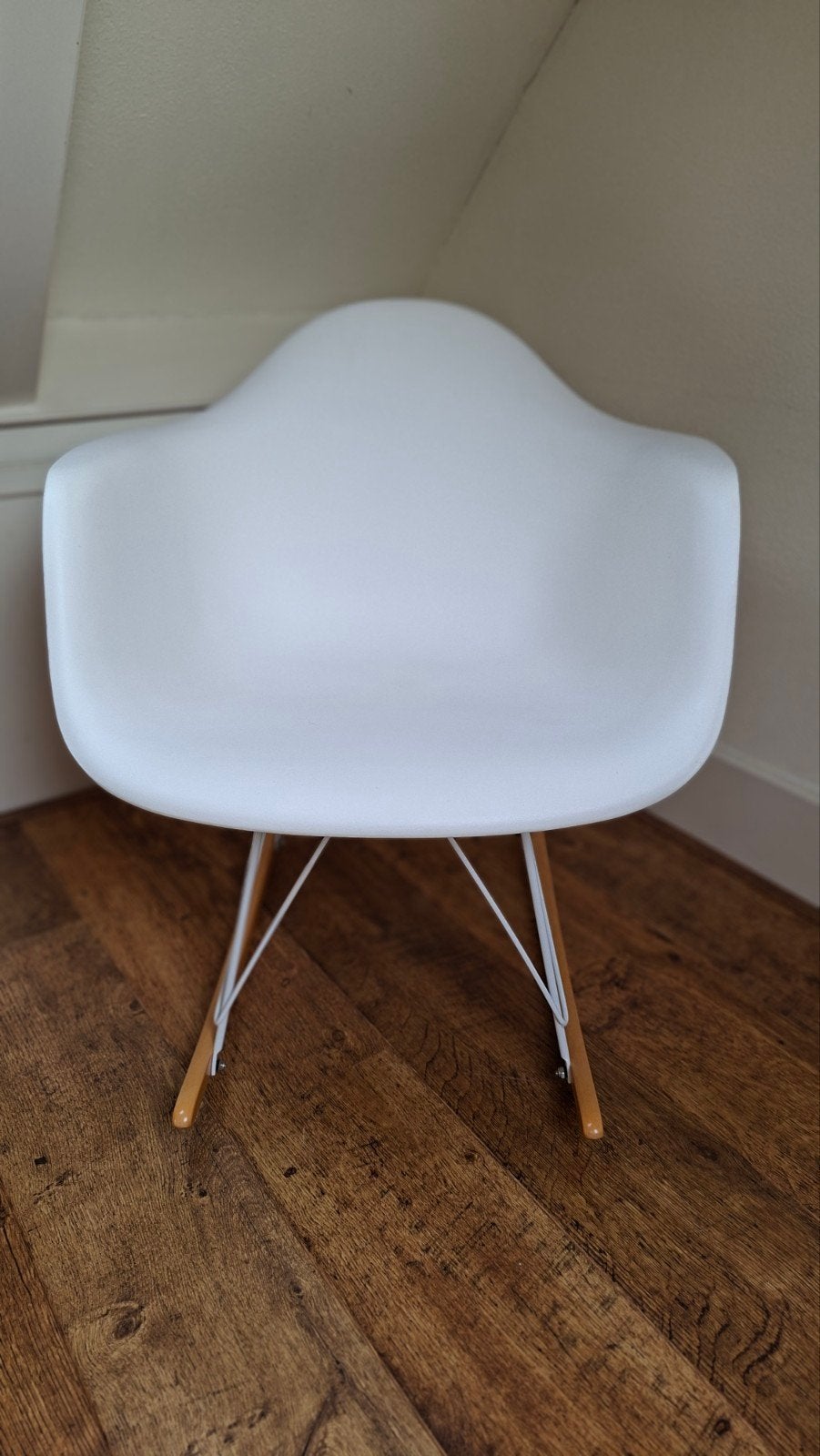 Witte kuip-schommelstoel, Eames stijl, Ophalen, Zo goed als nieuw, Wit, Eén