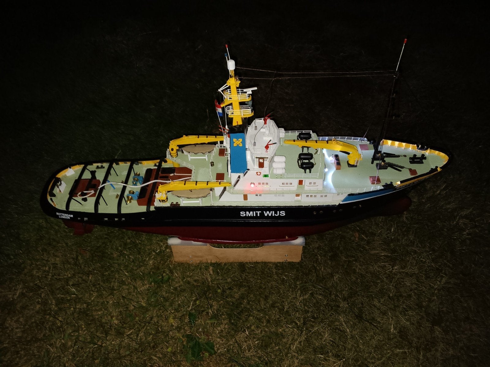 Prachtig Smit London sleepboot, verlichtingen, rc varend, Ophalen, Zo goed als nieuw