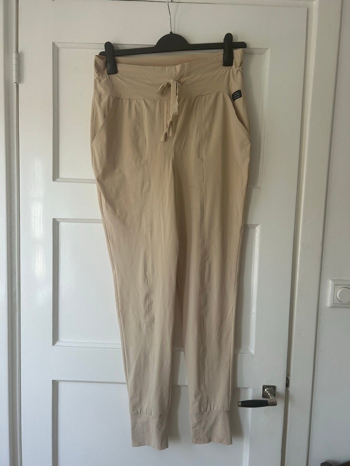 Studio Anneloes broek maat L, kleur beige, Kleding | Dames, Broeken en Pantalons, Beige, Maat 42/44 (L), Ophalen of Verzenden