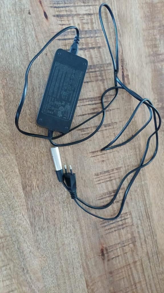 MDA Oplader 42V, Ophalen of Verzenden, Gebruikt