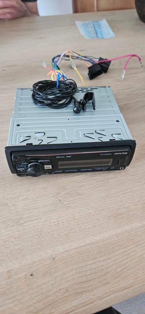 Alpine Autoradio UTE-204DAB met Bluetooth en DAB+, Auto diversen, Autoradio's, Ophalen of Verzenden