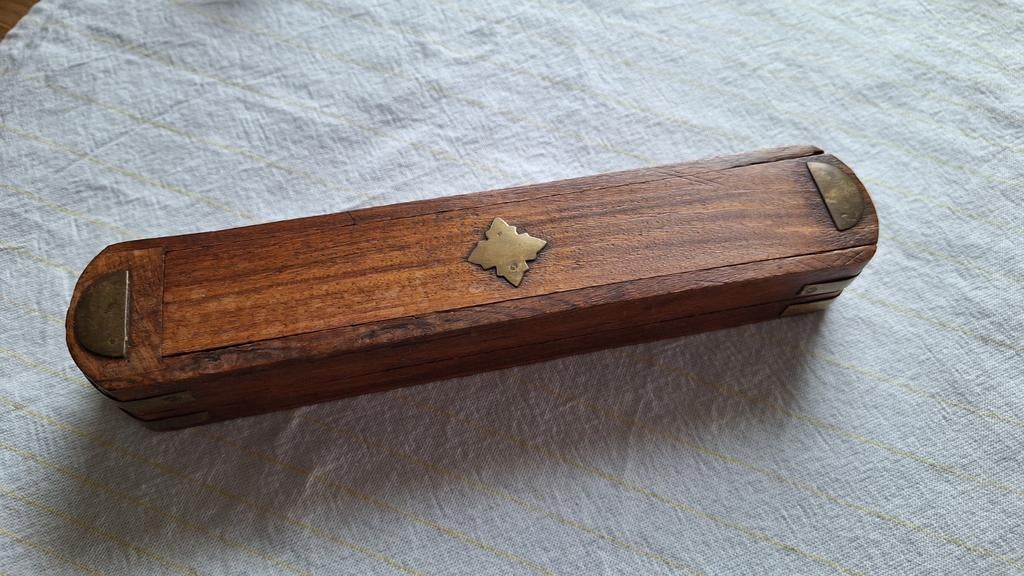Oud houten pennenbakje met messing details, Antiek en Kunst, Ophalen of Verzenden