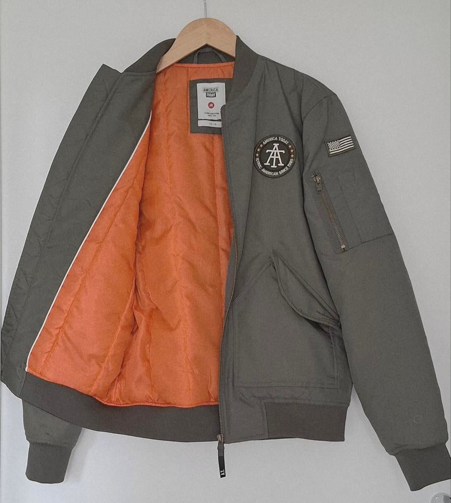 ABSOLUUT NIEUW BOMBERJACK AMERICA TODAY MAAT 38/40, Ophalen, Nieuw, Overige maten, Zwart