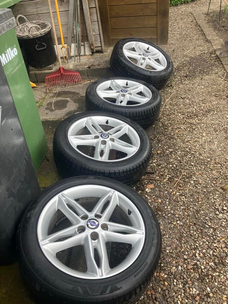 Ford / Volvo 17 inch velgen met zomer banden 215/50R17, Ophalen, Banden en Velgen, 17 inch, All Season