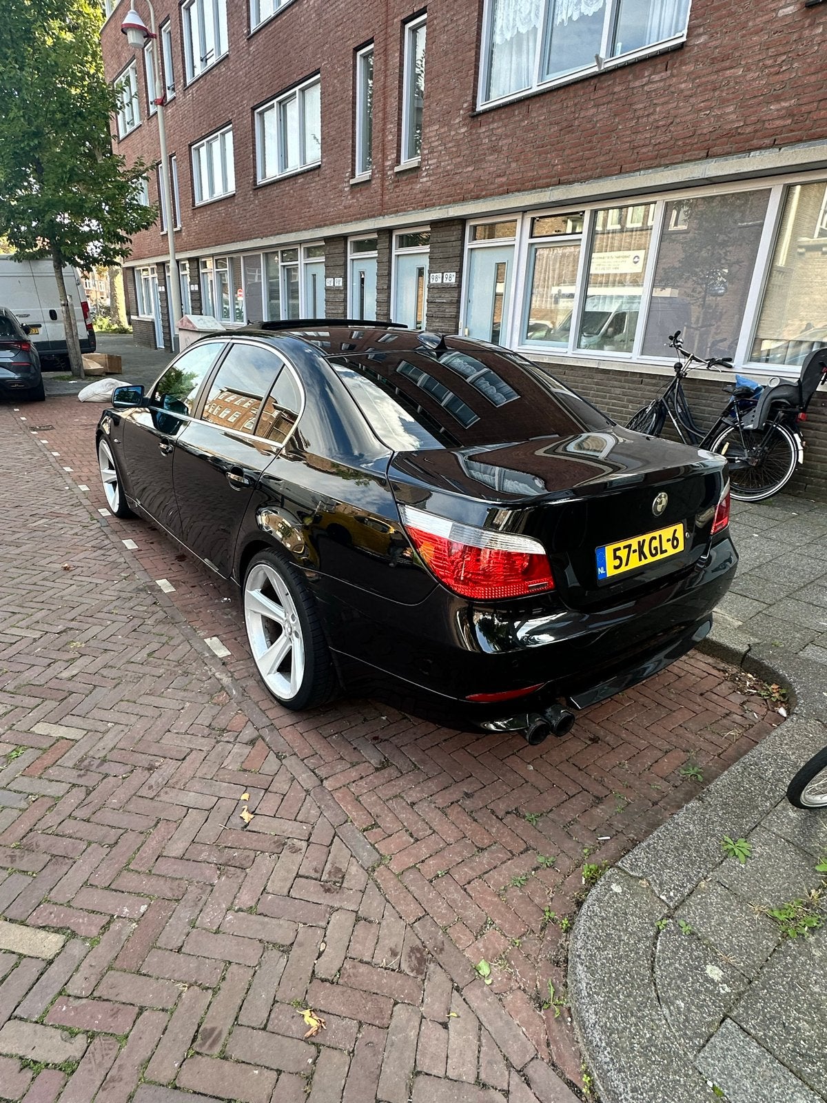 BMW 5-Serie 3.0 I 530 AUT 2004 Zwart / schuifdak / airco, Automaat, Achterwielaandrijving, 2000 kg, Zwart