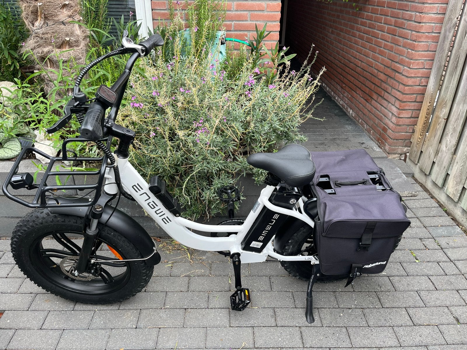 Witte E-bike Engwe L20 zo goed als nieuw, Zo goed als nieuw, Minder dan 47 cm, 50 km per accu of meer, Ophalen