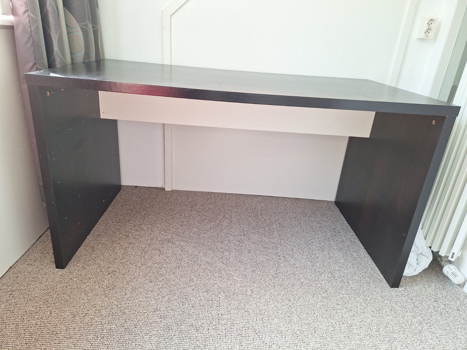 Zwart bureau met gebruikssporen, 140x75x75.5cm, Ophalen, Gebruikt
