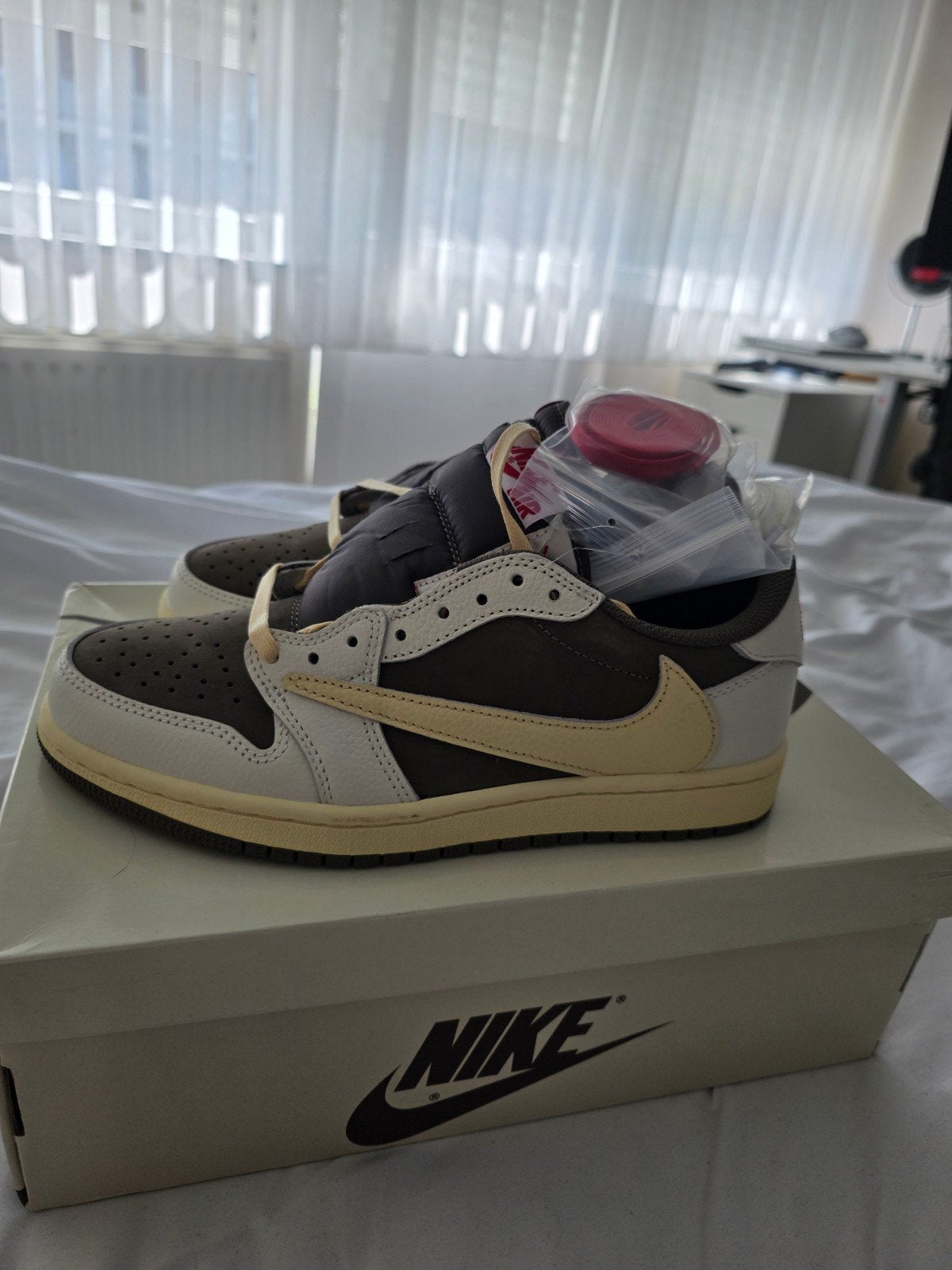 Air Jordan 1 Low Travis Scott Reverse Mocha, Bruin, Nieuw, Ophalen of Verzenden, Nike Air Jordan