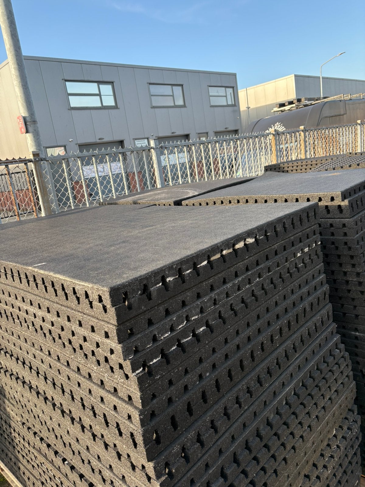 100 m2 rubberen matten 1 x 1 x 4 cm tegels mat, Rubberen matten, Zwart, 1 x 1 x 4 cm