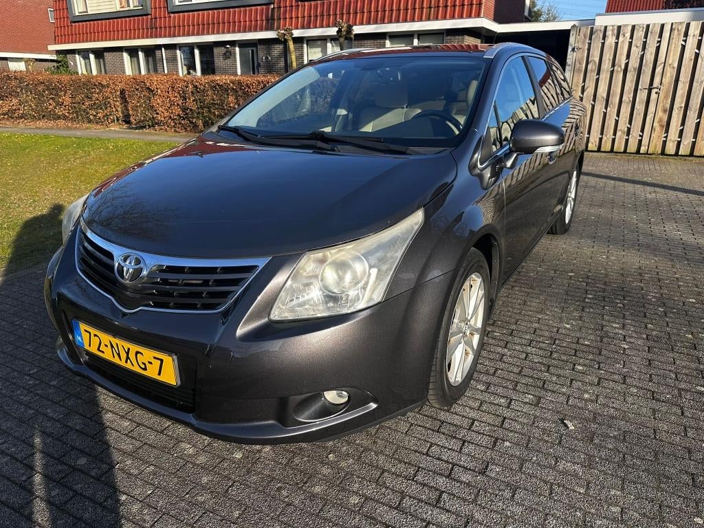 Toyota Avensis 2.0 16V Vvt-i Wagon CVT 2011 Grijs, Euro 5, Beige, 4 cilinders, 152 pk