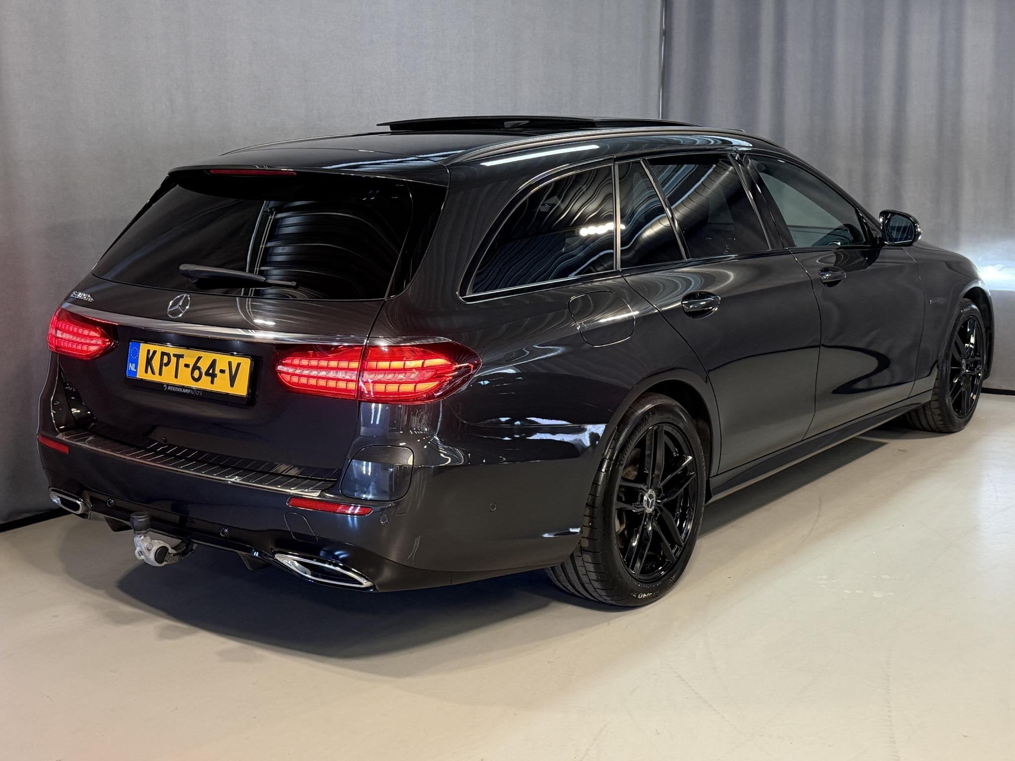 Mercedes-Benz E-klasse Estate 300 e AMG Line 18"/Trekhaak/Pa, Auto's, Gebruikt, 4 cilinders, 320 pk, Leder en Stof