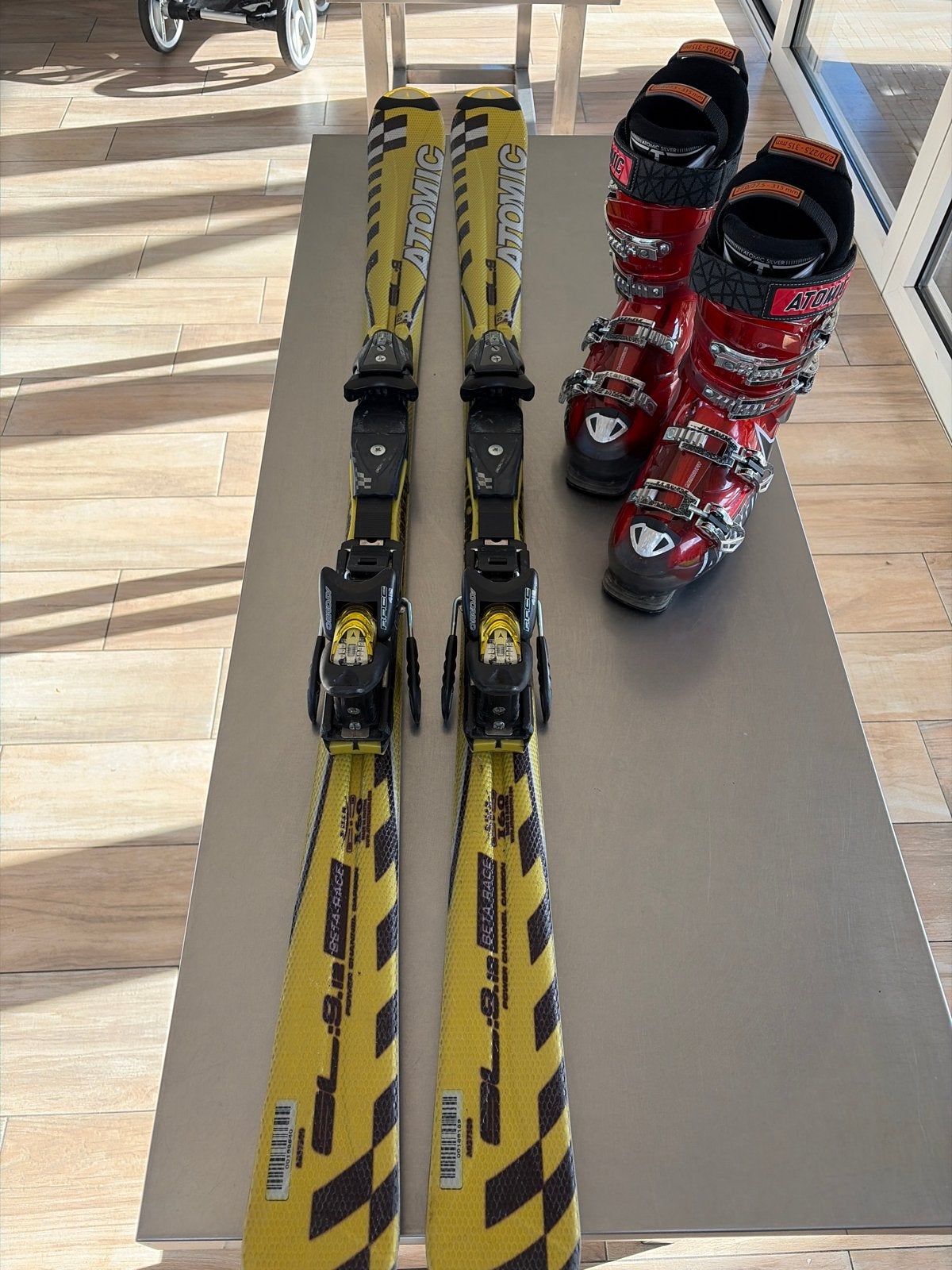 Atomic SL:9 ski's met Atomic skischoenen maat 41, Sport en Fitness, Ophalen, 140 tot 160 cm, Gebruikt, Carve