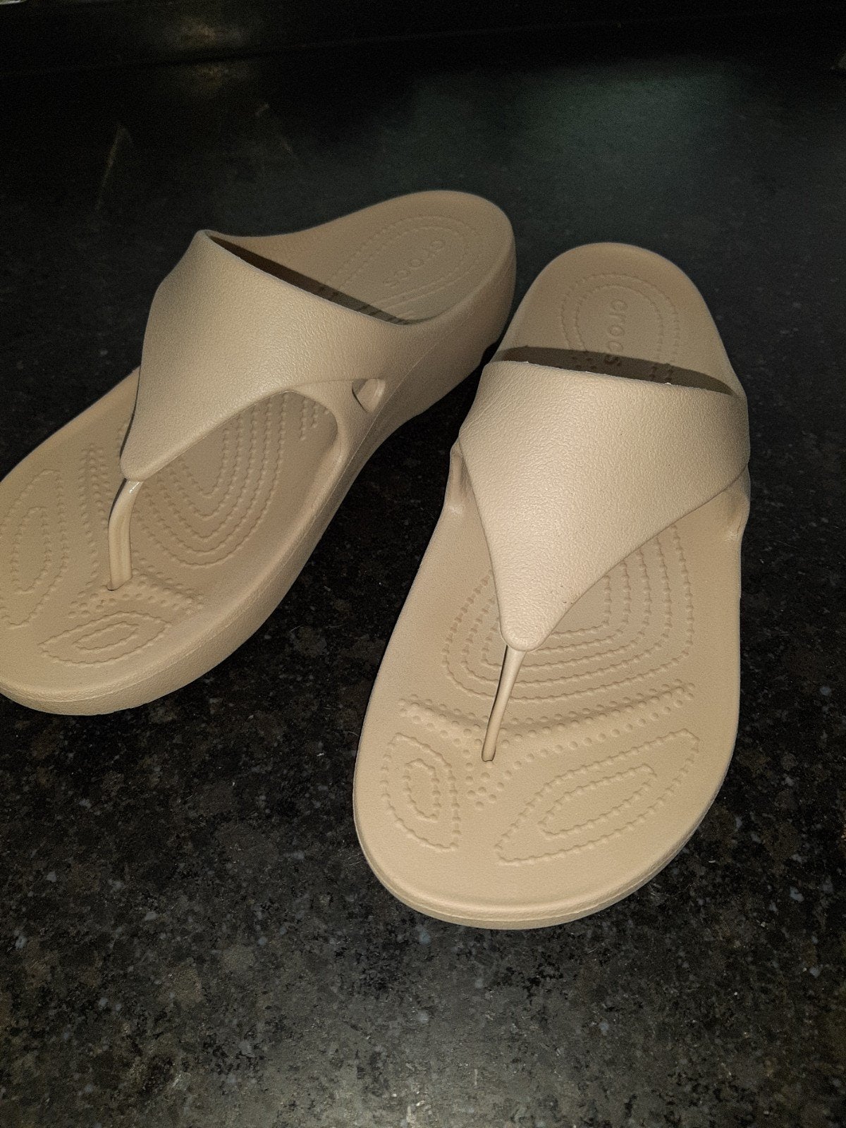 Nieuwe Crocs slippers maat 38/39, Slippers, Beige, Nieuw, Ophalen of Verzenden