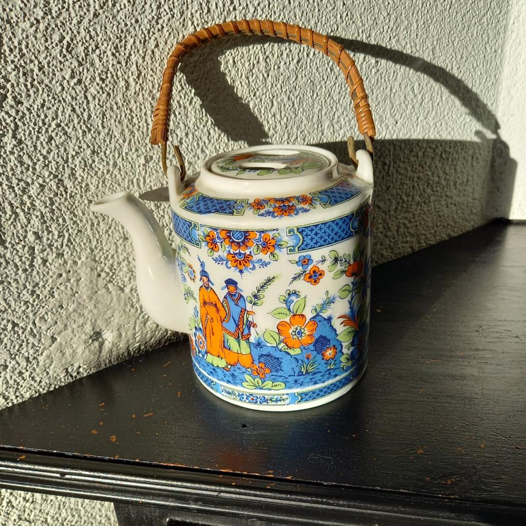 Vintage porseleinen Chinese theepot met rieten hengsel, Ophalen of Verzenden