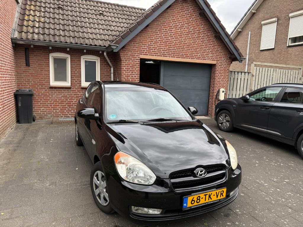 Hyundai Accent 1.4 3DRS 2006 Zwart, Auto's, Voorwielaandrijving, Zwart, 4 cilinders, 1055 kg
