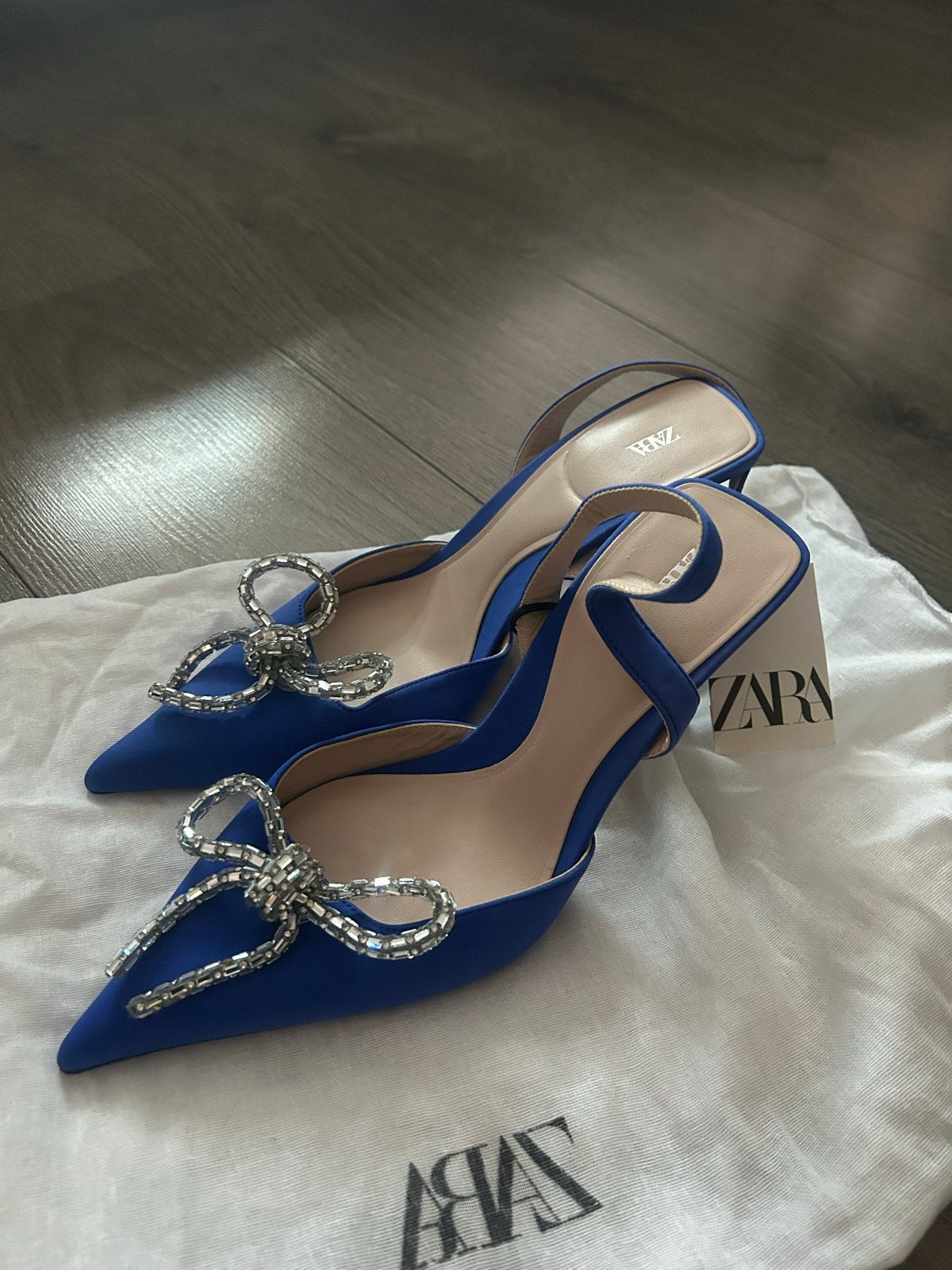 Zara Slingback Pumps met Strik en Strass - Maat 39, Kleding | Dames, Schoenen, Ophalen of Verzenden, Nieuw, Blauw, Pumps