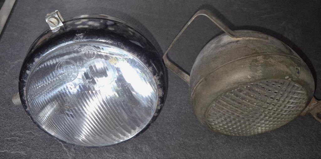 Oude lampen verlichting 2 x bestaande uit 1 zwarte tractor ?, Ophalen, Gebruikt