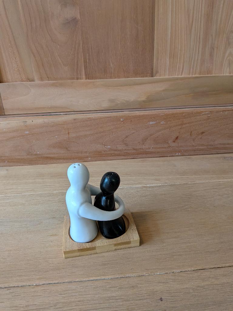 Peper en zoutstel man en vrouw, Huis en Inrichting, Keuken | Keukenbenodigdheden, Ophalen, Overige typen, Zo goed als nieuw, Steen/keramiek