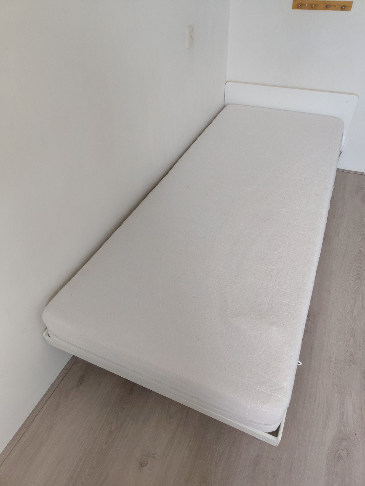 inklapbaar bed + matras - gratis, Huis en Inrichting, Slaapkamer | Matrassen en Bedbodems, Ophalen, Eenpersoons