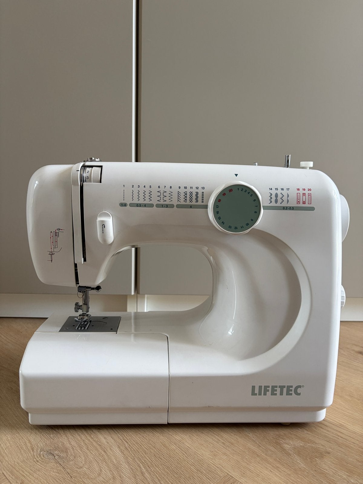 Naaimachine aangeboden, Ophalen, Zo goed als nieuw, Naaimachine, Overige merken