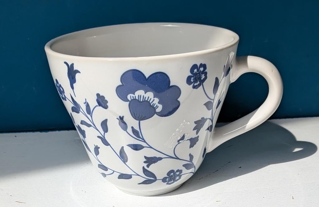 Ikea Torg beker bloemen wit blauw, Keramiek, Ophalen of Verzenden, Zo goed als nieuw, Overige stijlen