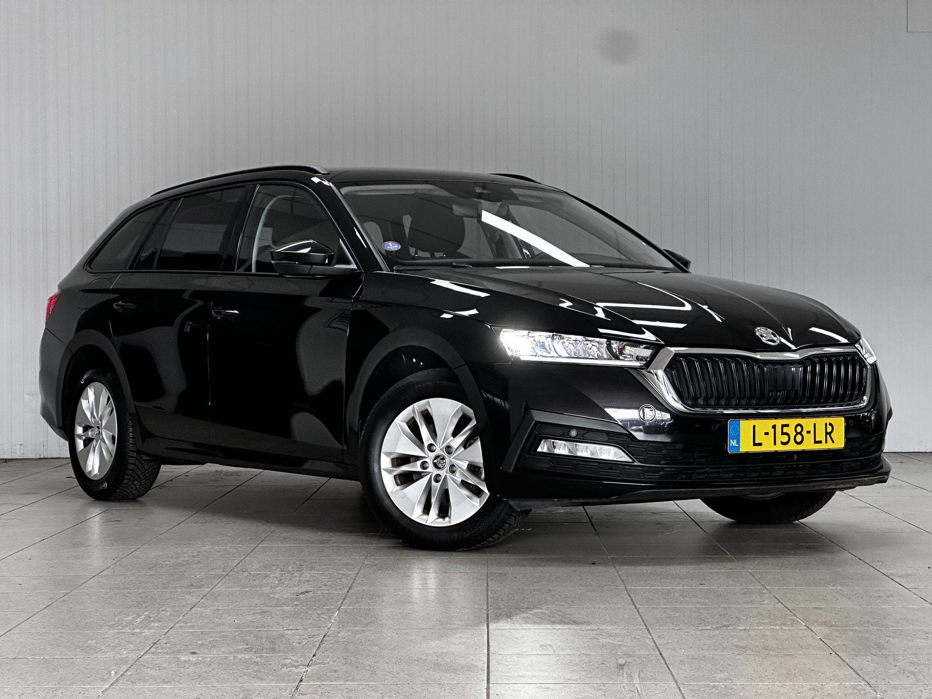 Skoda Octavia Combi 1.0 TSI Business Edition/ Virtual Dashb/, Auto's, Skoda, Dealer onderhouden, Gebruikt, Zwart, Origineel Nederlands