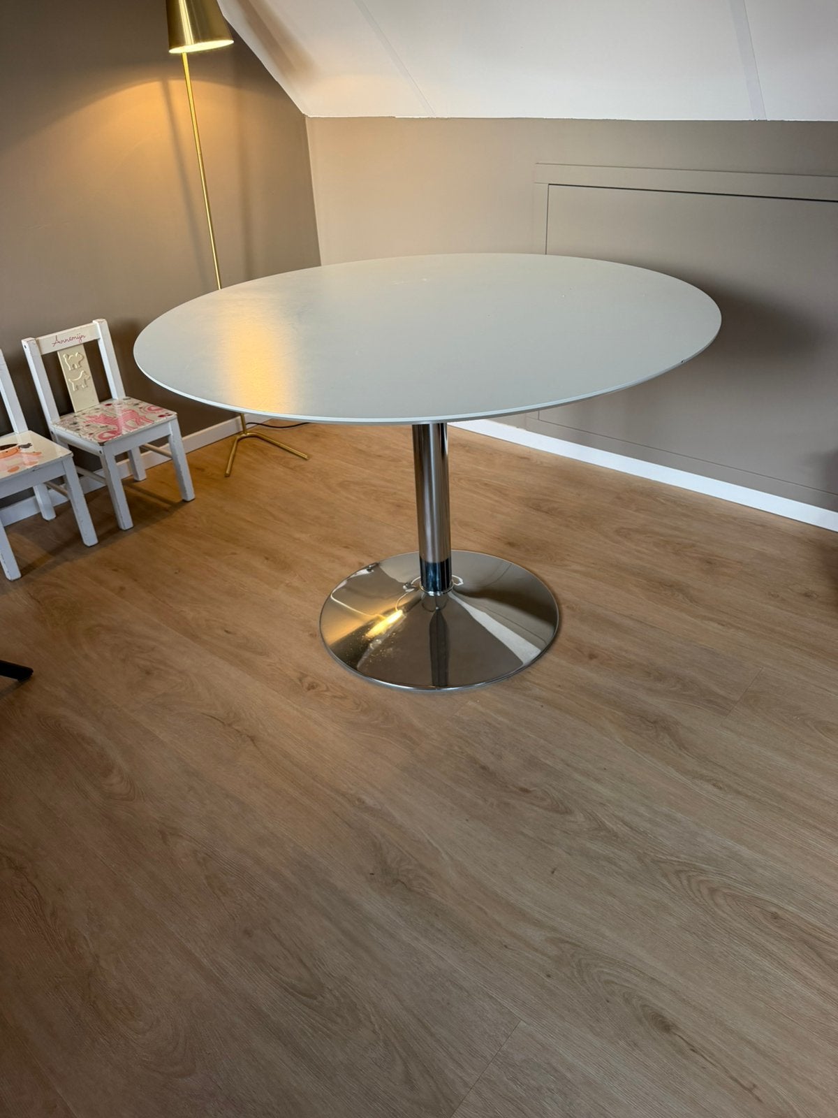 Ronde tafel, Ophalen, Gebruikt