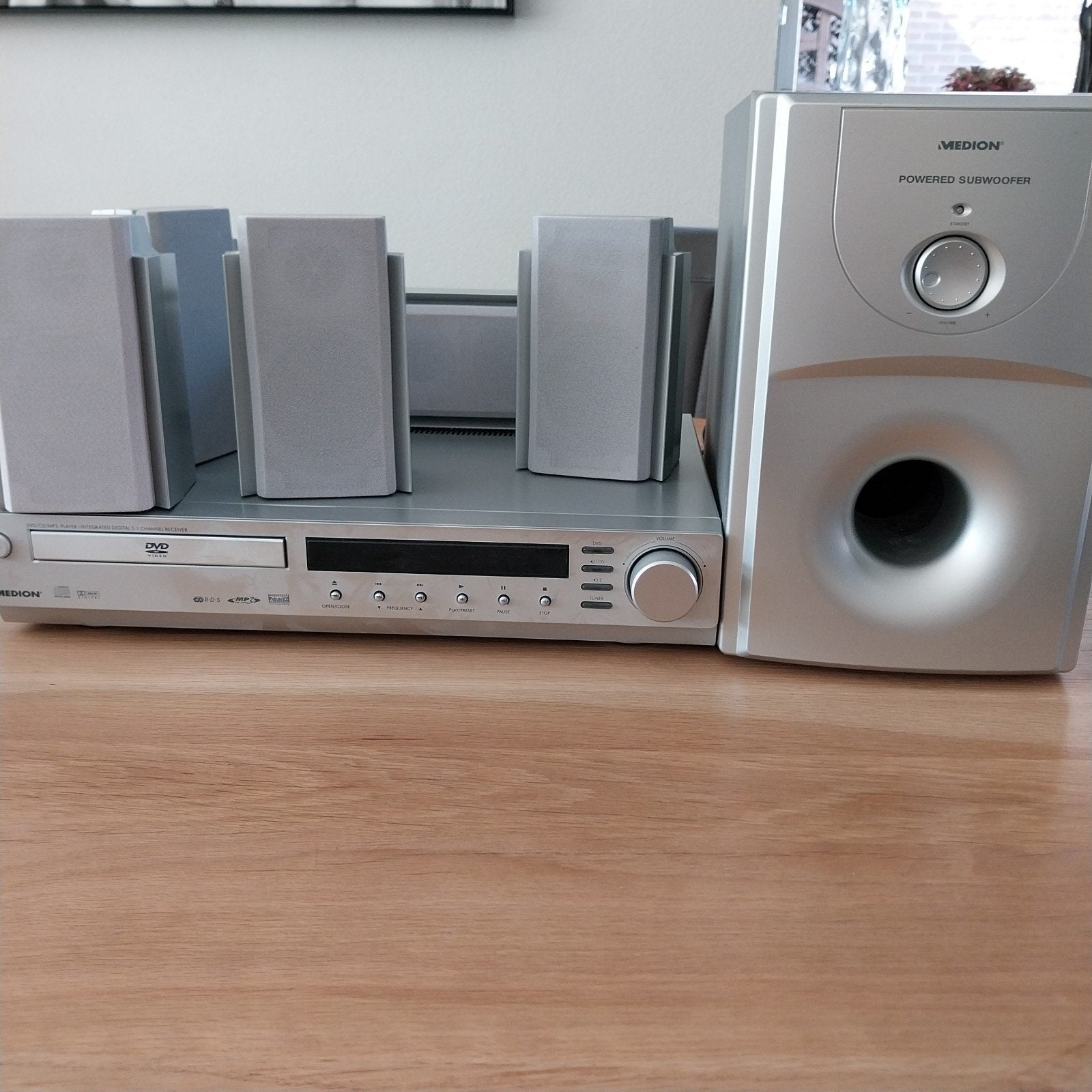 Medion MD4894 Home Cinemaset 5.1 met standaarden, Ophalen