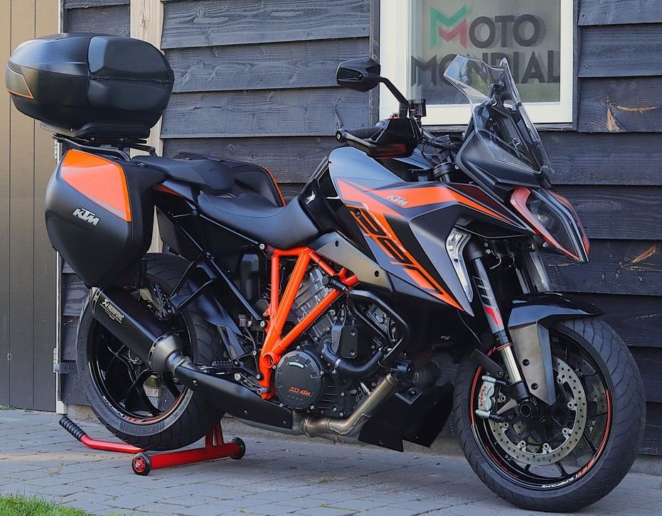 KTM 1290 SUPER DUKE GT (bj 2020) Akrapovic, 3x koffer, 2 cilinders, KTM, Bedrijf, Meer dan 35 kW