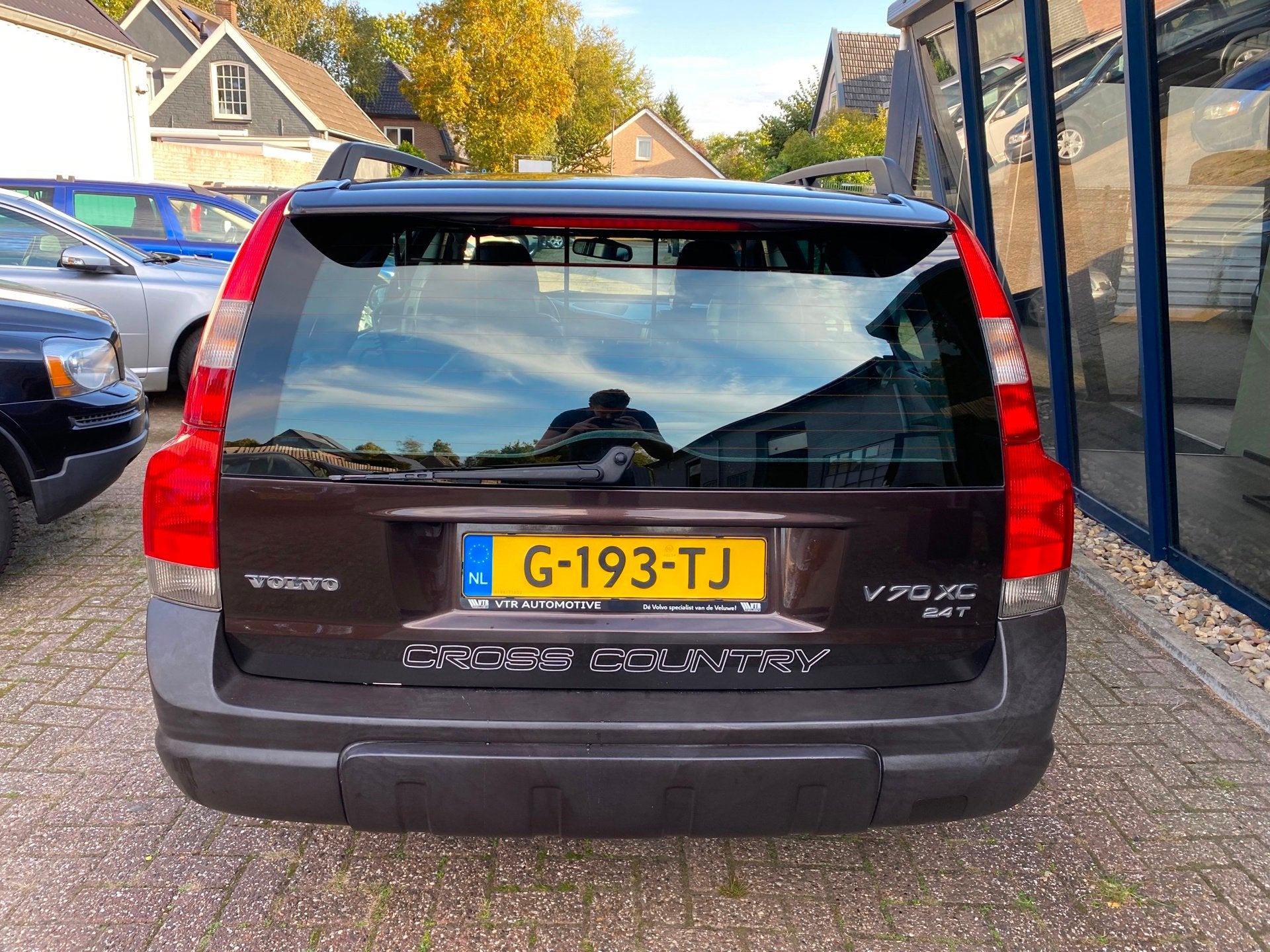 Volvo XC70 2.5 T AWD Automaat Comfort LEER / SUNROOF / YOUNG, Auto's, Automaat, Zwart, Bruin, XC70