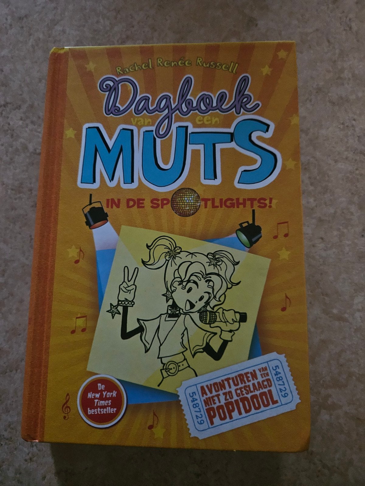 dagboek van een muts: in de spotlights deel 3, Ophalen, Zo goed als nieuw