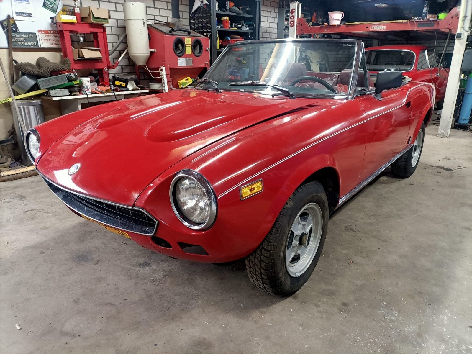 Fiat 124 spider bouwjaar 1981, foto 2