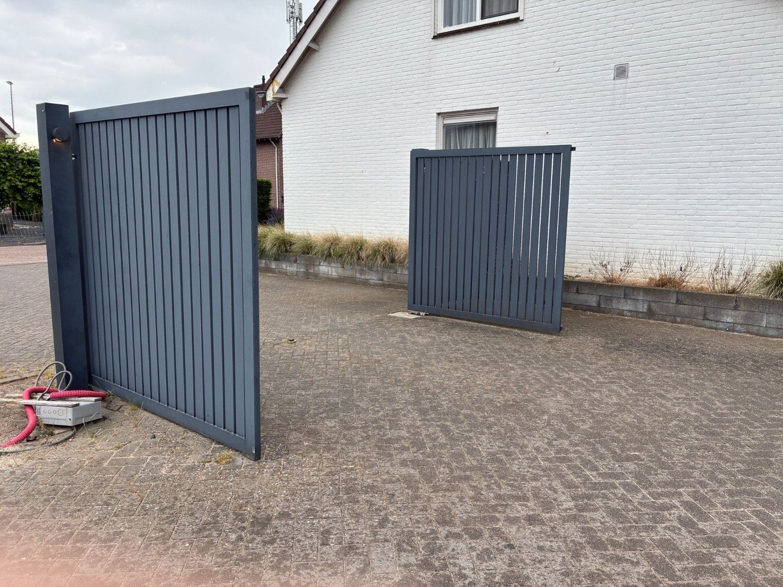 Moderne dubbele draaipoort met looppoort, antraciet, Ophalen, 200 cm of meer, 150 tot 200 cm