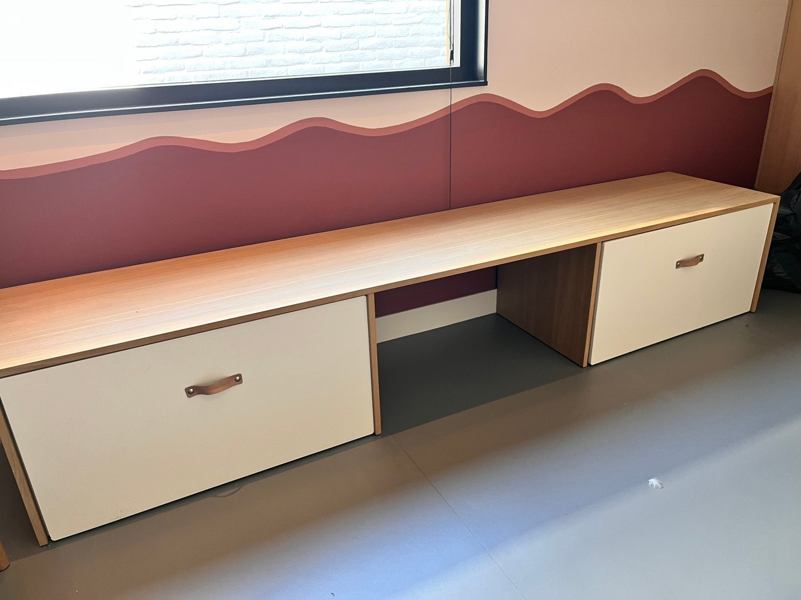 Smastad bureau met houten ombouw (handgemaakt), Ophalen, Zo goed als nieuw, 200 cm of meer, Minder dan 100 cm