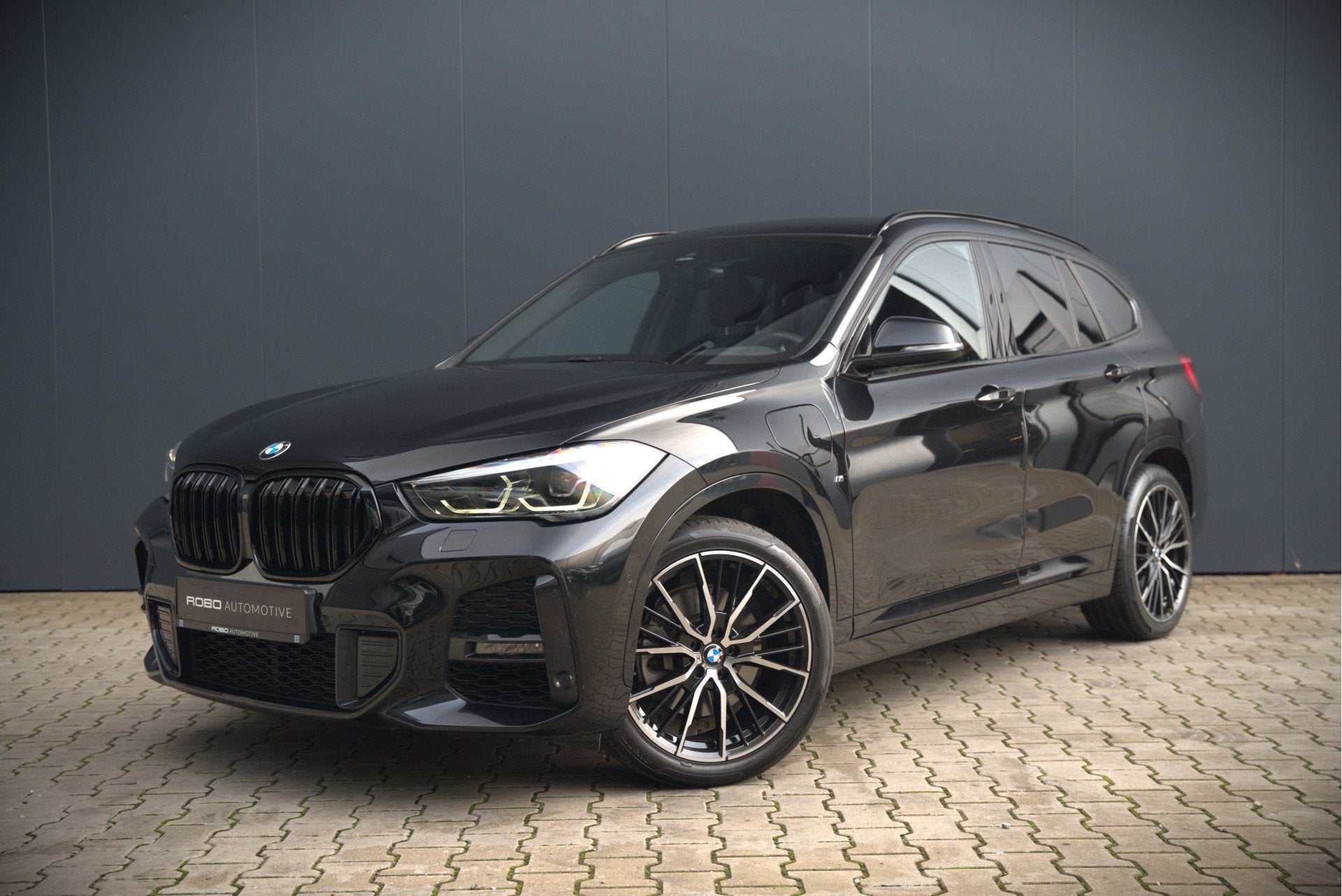 BMW X1 xDrive25e Executive M Sport | Stoelverwarming | Trekh, Automatische klimaatregeling, Gebruikt, 95 pk, Leder en Stof