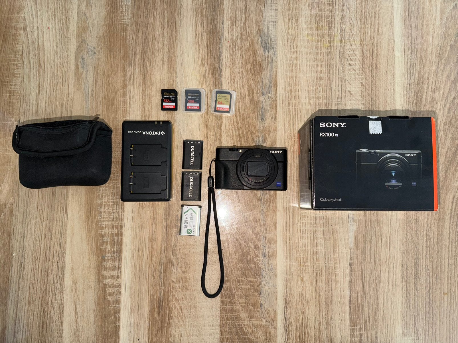 Sony RX100 VII + 3 accu’s+ 832GB SD-kaarten + lader + hoesje, Ophalen, Zo goed als nieuw, Sony